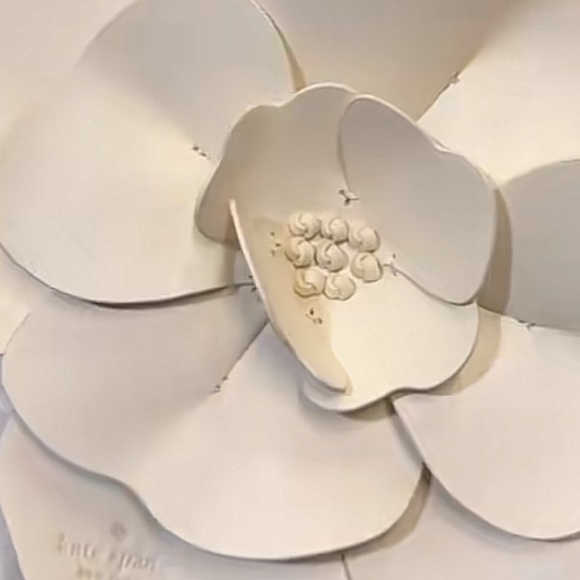 ♠️Kate Spade New York Flora Leather Bucket Crossbody Bag, Meringue White NEW NWT - Picture 3 of 5